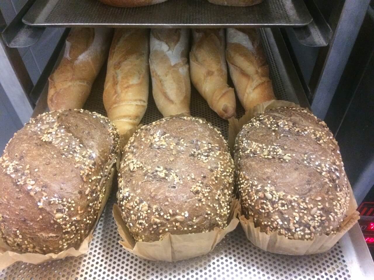 Pains, viennoiseries, tartes... cuits sur place Proxi super Molène pain cuit sur place