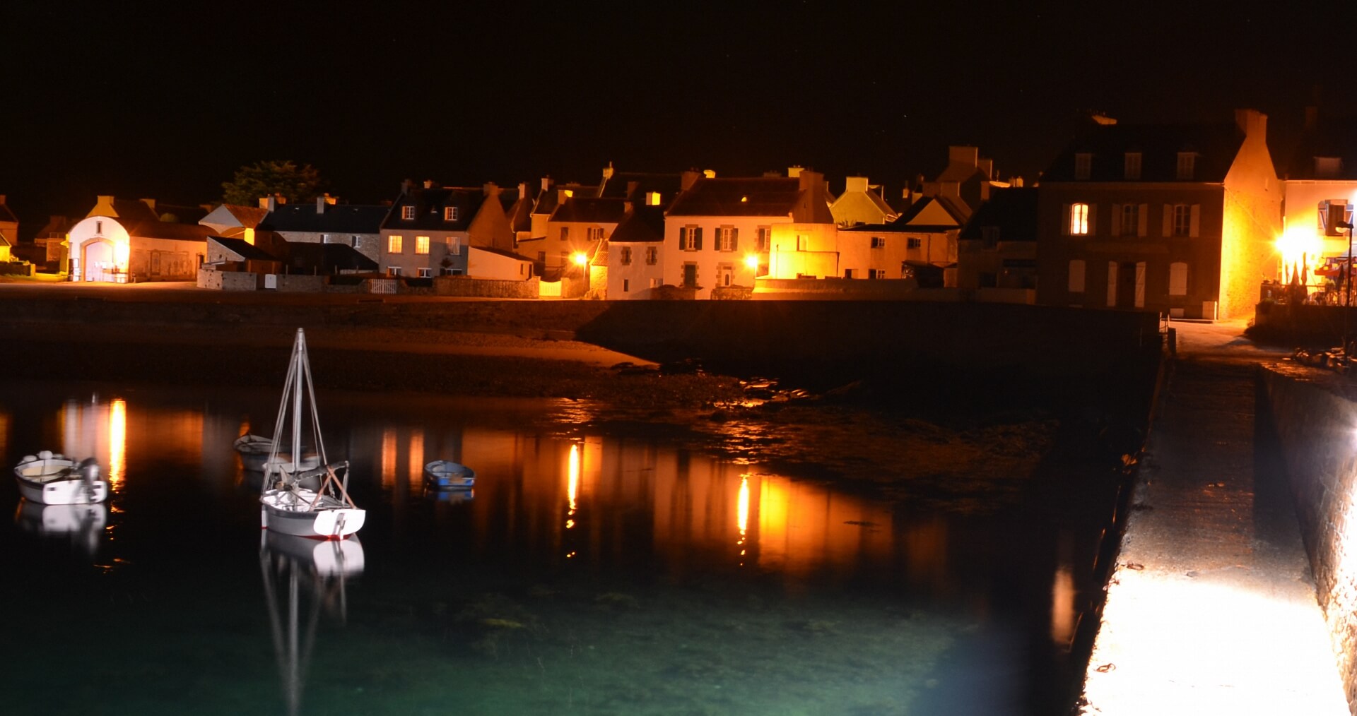 Le porte de molene la nuit